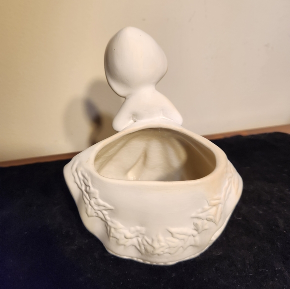 Vintage Diy Unpainted Ceramic Bisque Winter Christmas Caroler Lady Planter - Picture 7 of 16